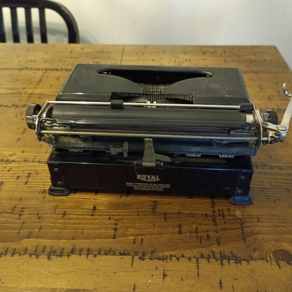 Vintage Royal Portable Typewriter 1930s Touch Control Glass Keys Made in USA - Picture 7 of 9